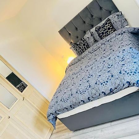 Superb 2 Bedroom Apartment With Free Parking Edinburgh Eksteriør bilde